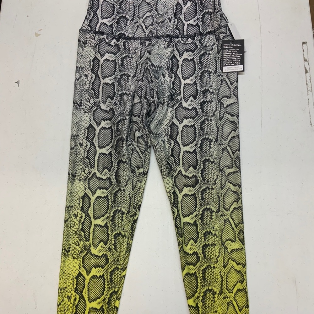 Yoga/fitness workout leggings